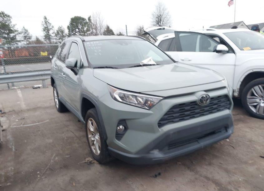 2020 Toyota Rav4 XLE (VIN 2T3W1RFVXLC044264) main photo
