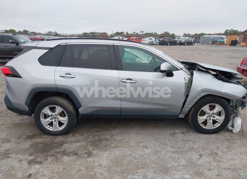 Photo 13 of 2020 Toyota Rav4 XLE (VIN 2T3W1RFVXLC053224)