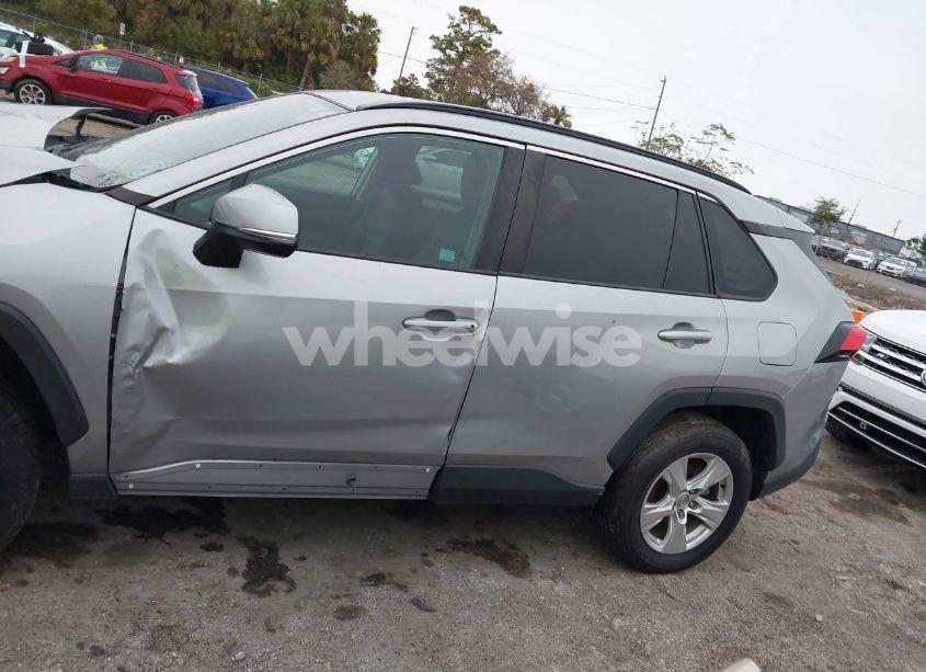 Photo 14 of 2020 Toyota Rav4 XLE (VIN 2T3W1RFVXLC053224)