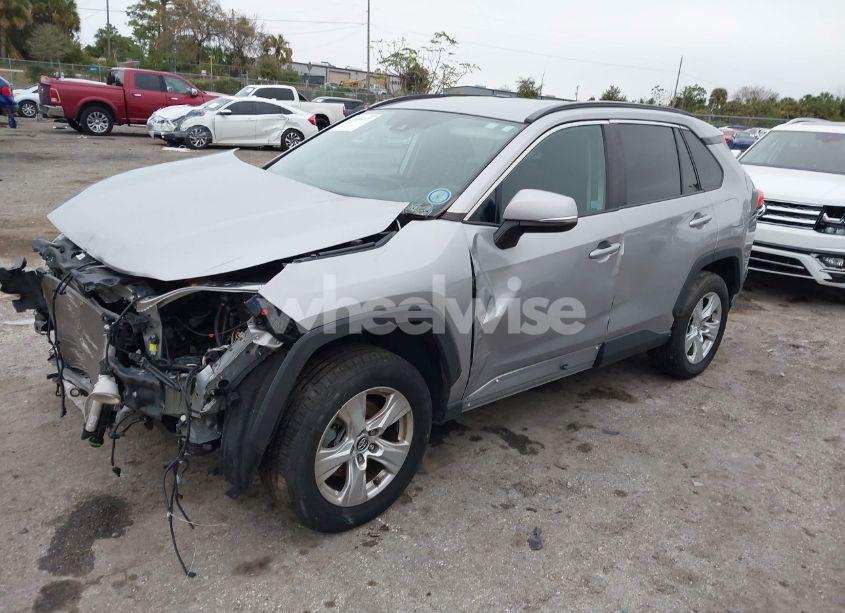 Photo 2 of 2020 Toyota Rav4 XLE (VIN 2T3W1RFVXLC053224)