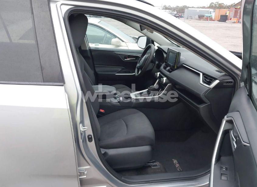 Photo 5 of 2020 Toyota Rav4 XLE (VIN 2T3W1RFVXLC053224)