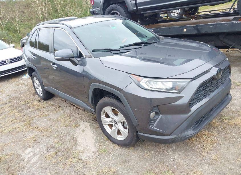 2020 Toyota Rav4 XLE (VIN 2T3W1RFVXLW092541) main photo