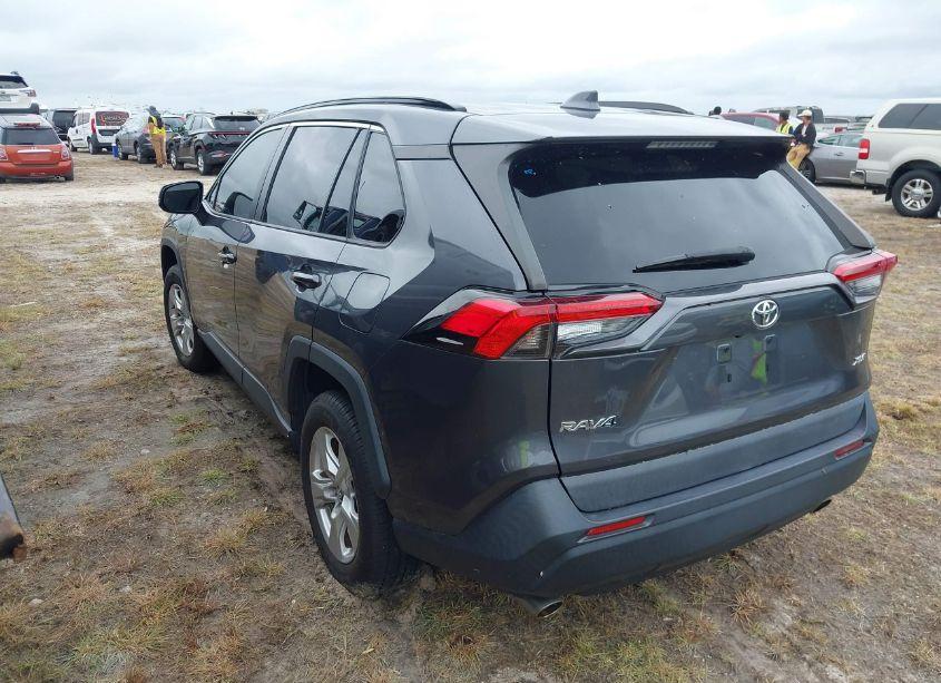 Photo 3 of 2020 Toyota Rav4 XLE (VIN 2T3W1RFVXLW092541)