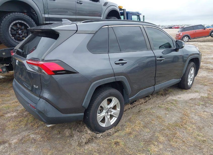 Photo 4 of 2020 Toyota Rav4 XLE (VIN 2T3W1RFVXLW092541)