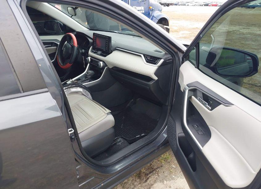 Photo 5 of 2020 Toyota Rav4 XLE (VIN 2T3W1RFVXLW092541)