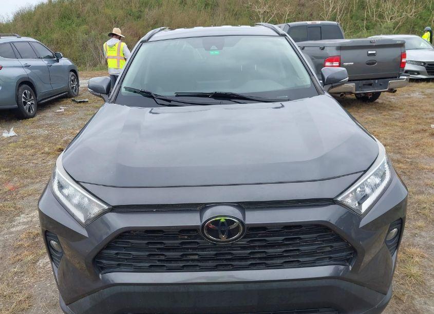Photo 6 of 2020 Toyota Rav4 XLE (VIN 2T3W1RFVXLW092541)
