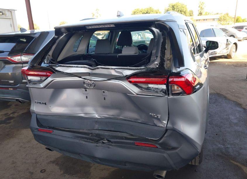 Photo 6 of 2021 Toyota Rav4 XLE (VIN 2T3W1RFVXMC096284)