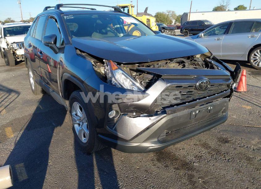 2021 Toyota Rav4 XLE (VIN 2T3W1RFVXMC104044) main photo