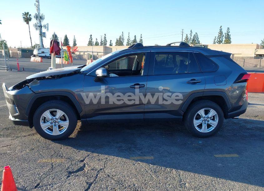 Photo 14 of 2021 Toyota Rav4 XLE (VIN 2T3W1RFVXMC104044)
