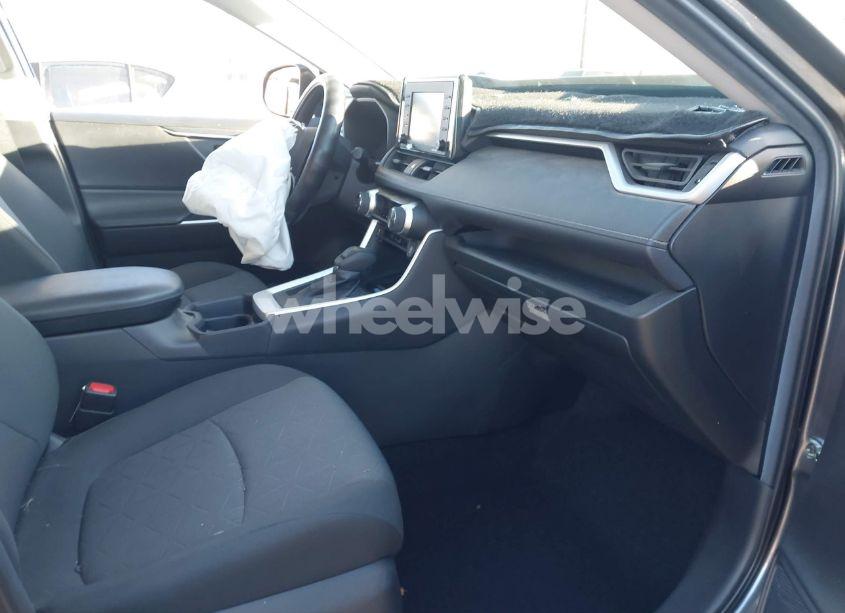 Photo 5 of 2021 Toyota Rav4 XLE (VIN 2T3W1RFVXMC104044)