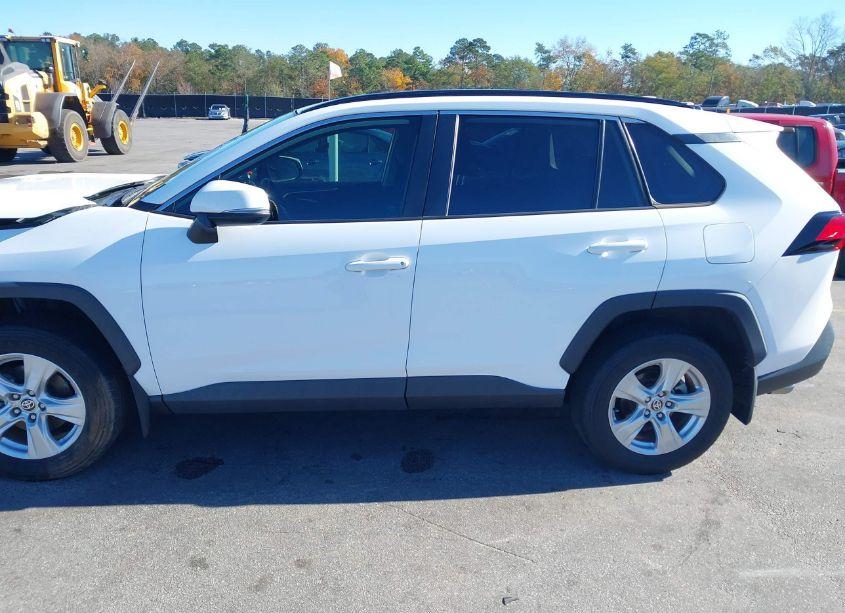 Photo 14 of 2021 Toyota Rav4 XLE (VIN 2T3W1RFVXMC118283)