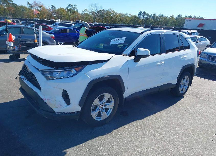 Photo 2 of 2021 Toyota Rav4 XLE (VIN 2T3W1RFVXMC118283)