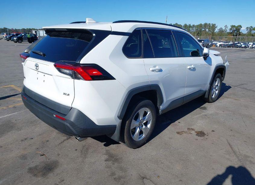 Photo 4 of 2021 Toyota Rav4 XLE (VIN 2T3W1RFVXMC118283)