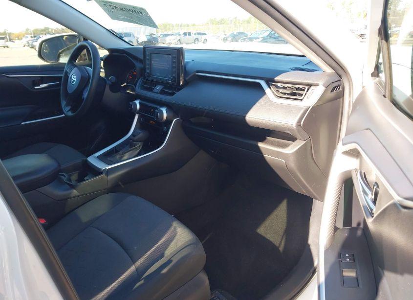 Photo 5 of 2021 Toyota Rav4 XLE (VIN 2T3W1RFVXMC118283)