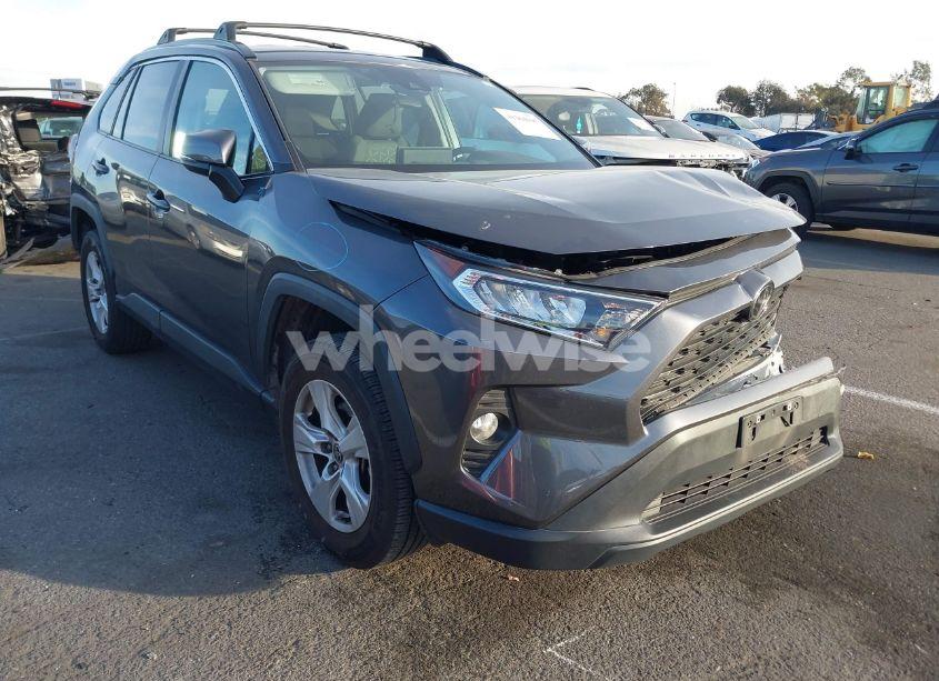 2021 Toyota Rav4 XLE (VIN 2T3W1RFVXMC158461) main photo