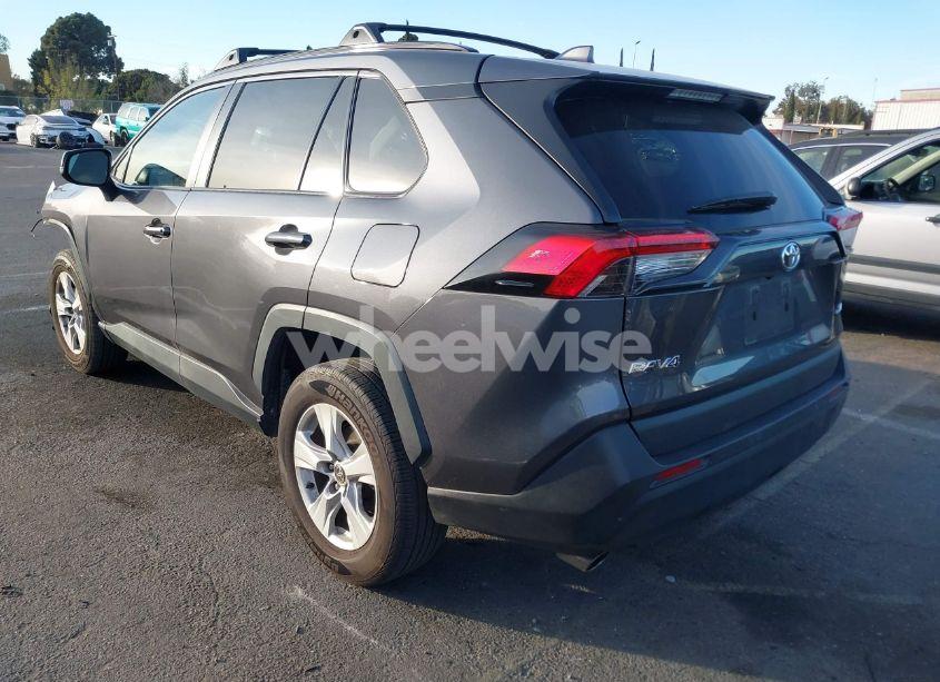 Photo 3 of 2021 Toyota Rav4 XLE (VIN 2T3W1RFVXMC158461)