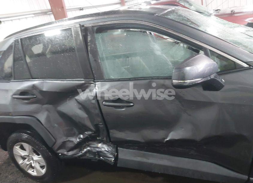 Photo 14 of 2021 Toyota Rav4 XLE (VIN 2T3W1RFVXMW117830)