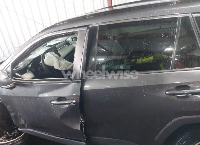 Photo 15 of 2021 Toyota Rav4 XLE (VIN 2T3W1RFVXMW117830)