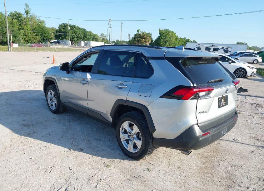 Photo 3 of 2021 Toyota Rav4 XLE (VIN 2T3W1RFVXMW131405)