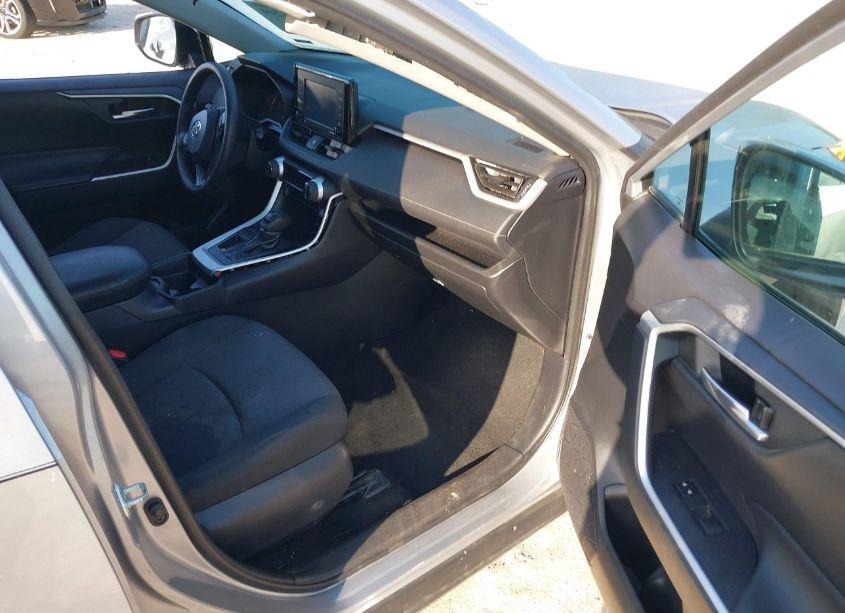 Photo 5 of 2021 Toyota Rav4 XLE (VIN 2T3W1RFVXMW131405)