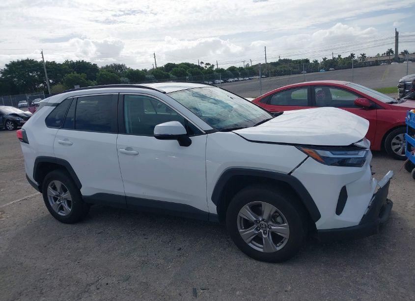 Photo 14 of 2022 Toyota Rav4 XLE (VIN 2T3W1RFVXNW190830)