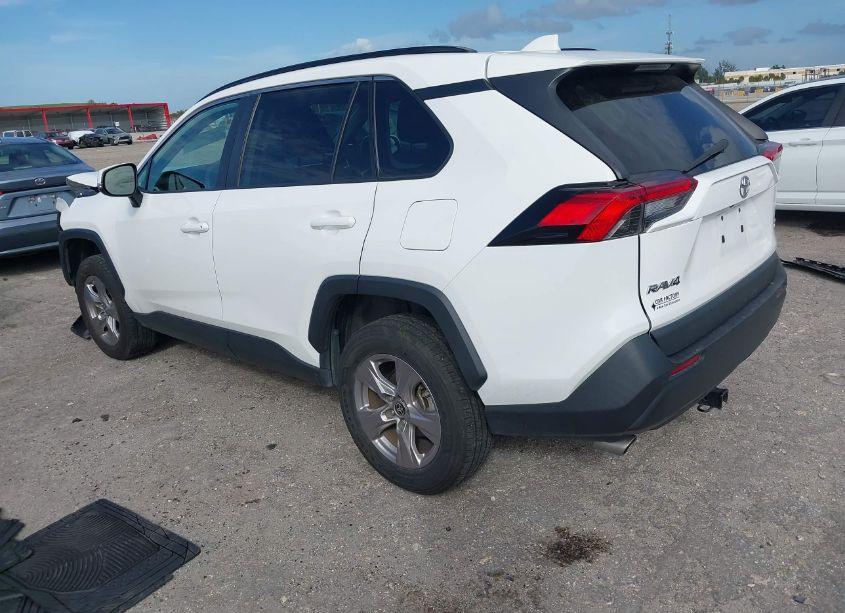Photo 3 of 2022 Toyota Rav4 XLE (VIN 2T3W1RFVXNW190830)