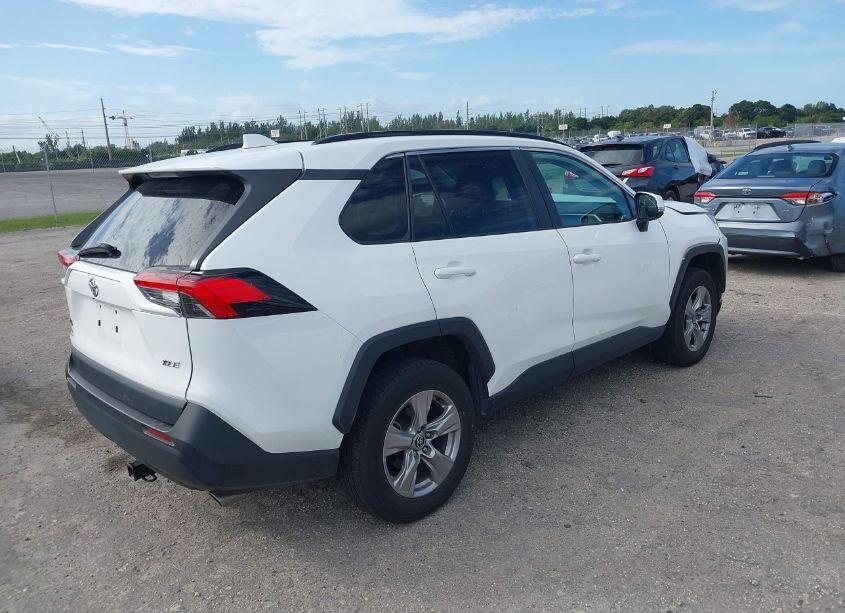 Photo 4 of 2022 Toyota Rav4 XLE (VIN 2T3W1RFVXNW190830)