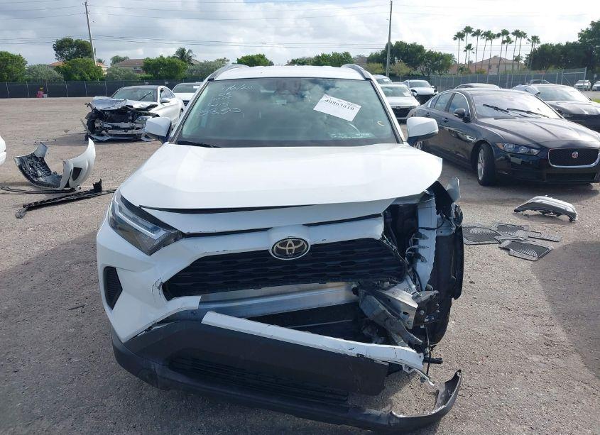 Photo 6 of 2022 Toyota Rav4 XLE (VIN 2T3W1RFVXNW190830)