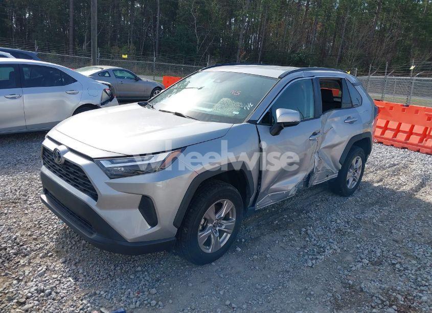 Photo 2 of 2022 Toyota Rav4 XLE (VIN 2T3W1RFVXNW191038)