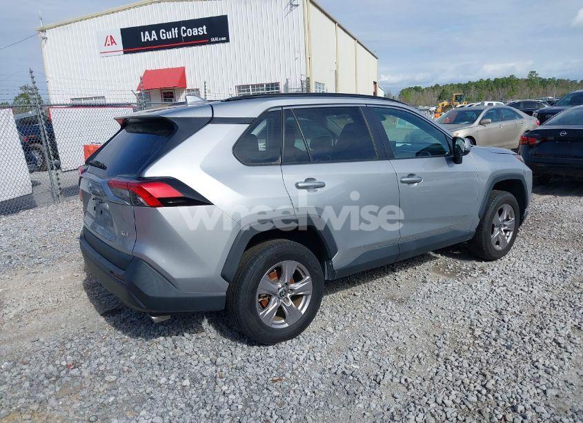 Photo 4 of 2022 Toyota Rav4 XLE (VIN 2T3W1RFVXNW191038)