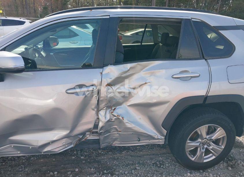 Photo 6 of 2022 Toyota Rav4 XLE (VIN 2T3W1RFVXNW191038)