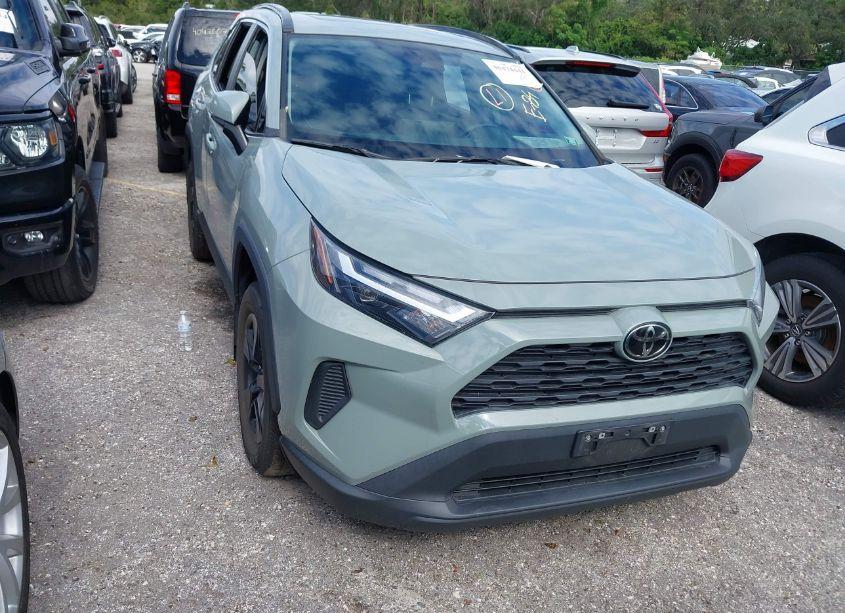 2022 Toyota Rav4 XLE (VIN 2T3W1RFVXNW191198) main photo