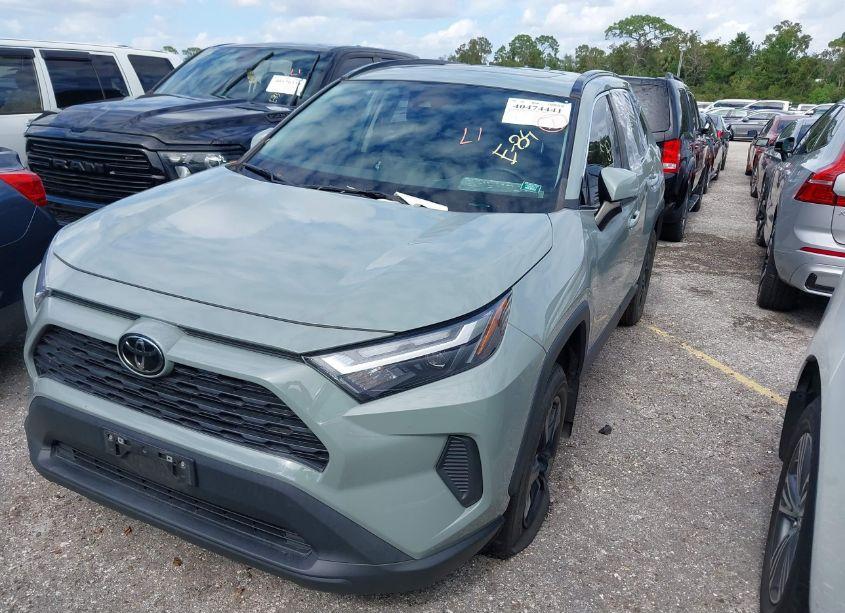 Photo 2 of 2022 Toyota Rav4 XLE (VIN 2T3W1RFVXNW191198)