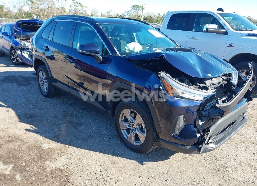2022 Toyota Rav4 XLE (VIN 2T3W1RFVXNW202359) main photo