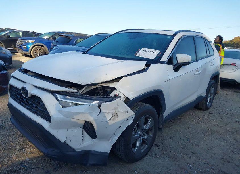 Photo 2 of 2024 Toyota Rav4 XLE (VIN 2T3W1RFVXRC266425)