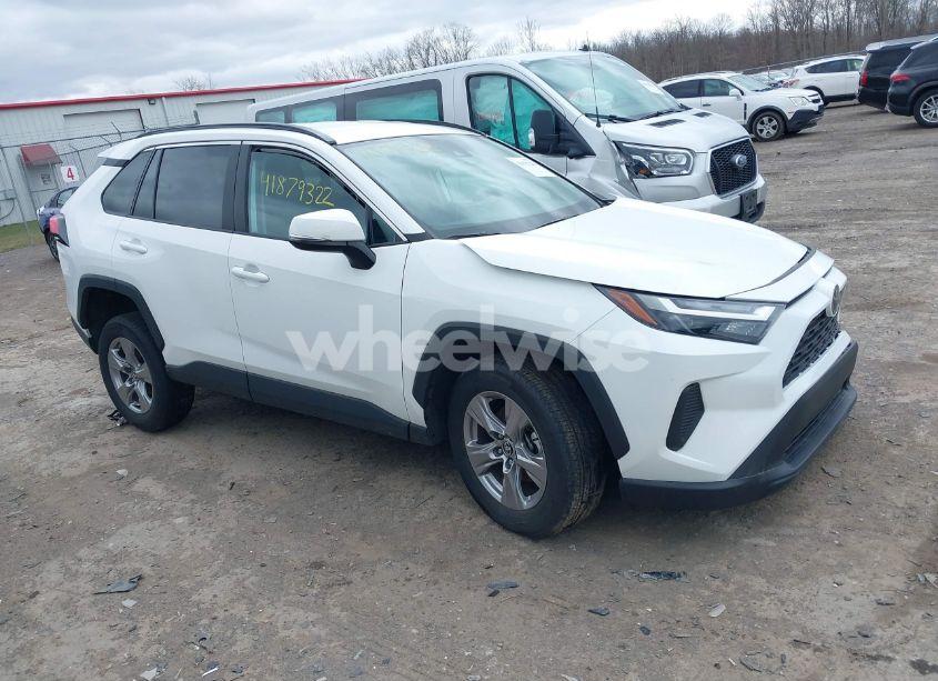 2024 Toyota Rav4 XLE (VIN 2T3W1RFVXRC286299) main photo