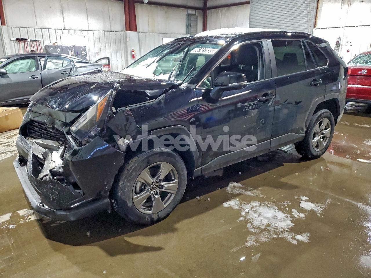 2024 TOYOTA RAV4 XLE (VIN 2T3W1RFVXRW324824) main photo