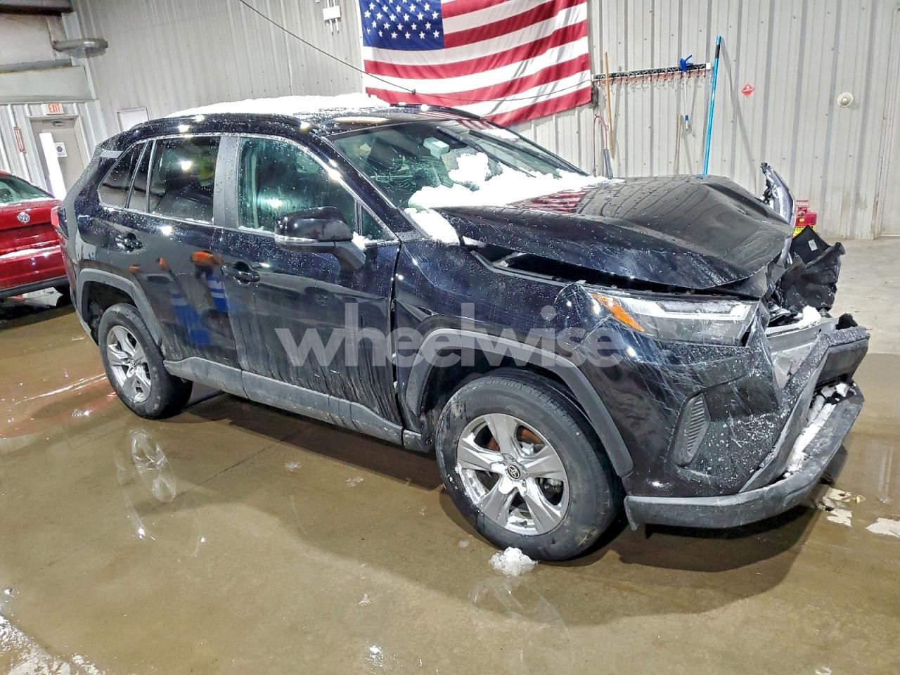 Photo 4 of 2024 TOYOTA RAV4 XLE (VIN 2T3W1RFVXRW324824)