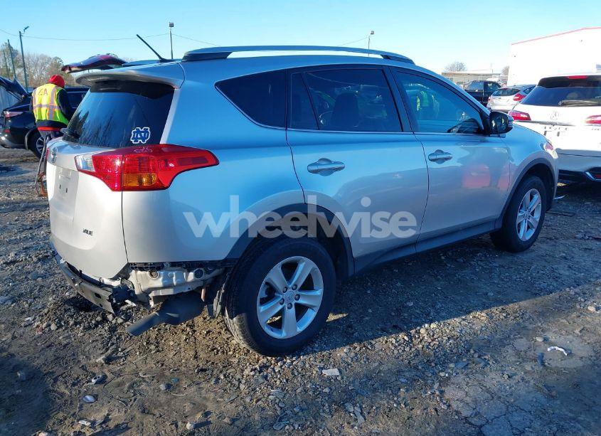 Photo 4 of 2013 Toyota Rav4 XLE (VIN 2T3WFREV0DW042381)