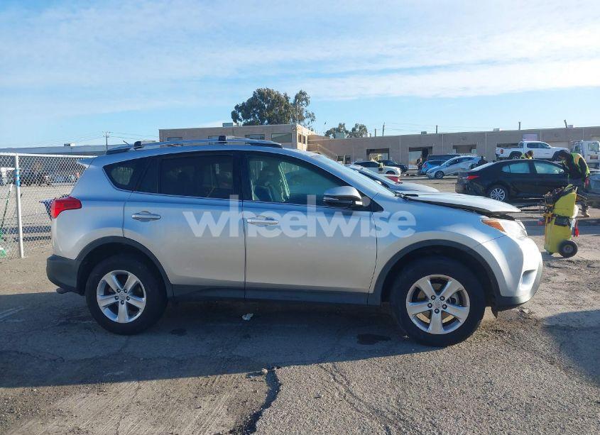Photo 13 of 2014 Toyota Rav4 XLE (VIN 2T3WFREV0EW087189)