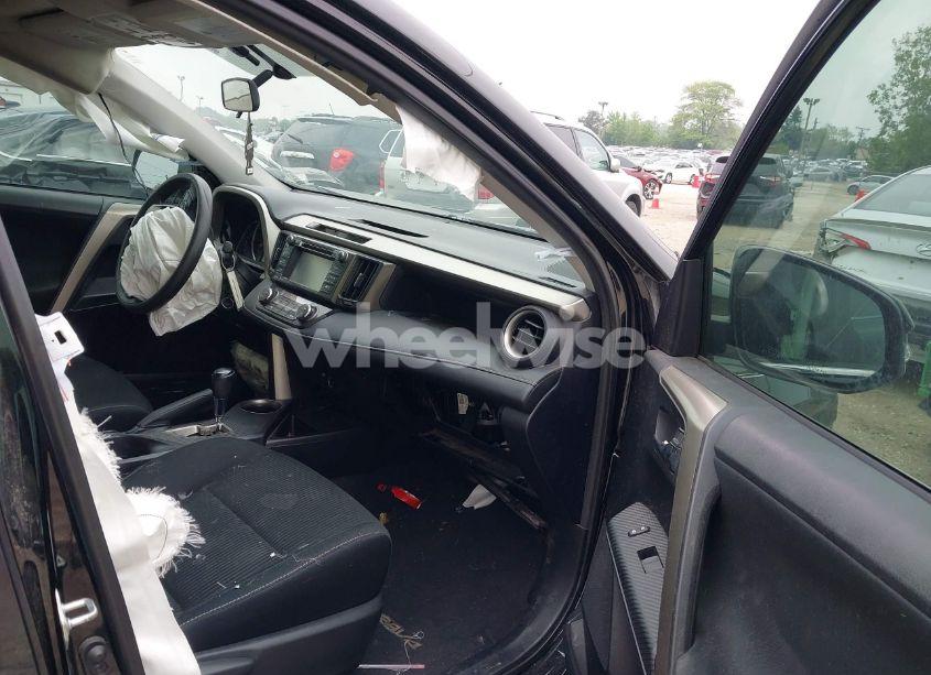 Photo 5 of 2015 Toyota Rav4 XLE (VIN 2T3WFREV0FW182871)