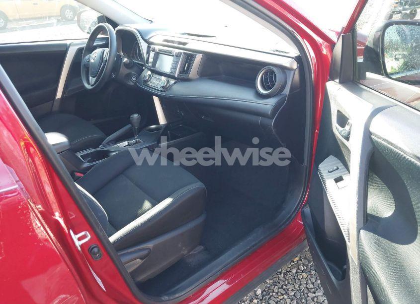 Photo 5 of 2015 Toyota Rav4 XLE (VIN 2T3WFREV0FW226304)