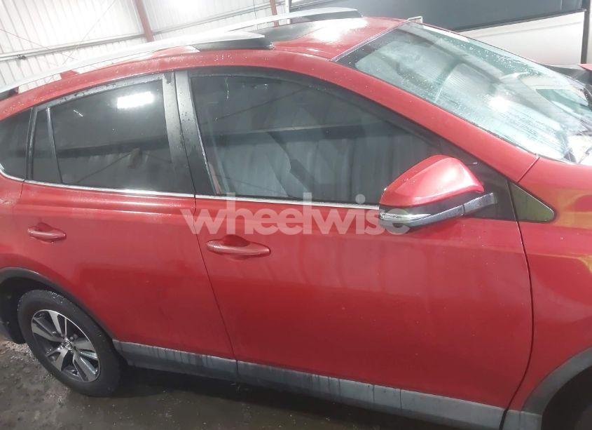 Photo 13 of 2016 Toyota Rav4 XLE (VIN 2T3WFREV0GW275097)