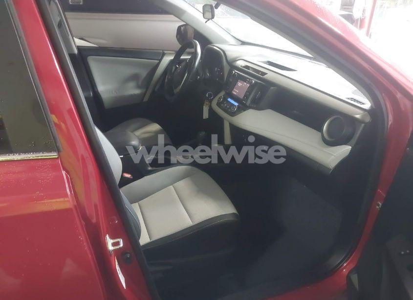 Photo 5 of 2016 Toyota Rav4 XLE (VIN 2T3WFREV0GW275097)