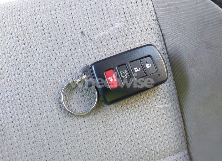 Photo 11 of 2016 Toyota Rav4 XLE (VIN 2T3WFREV0GW282440)