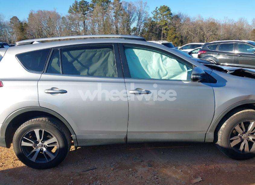 Photo 13 of 2016 Toyota Rav4 XLE (VIN 2T3WFREV0GW282440)