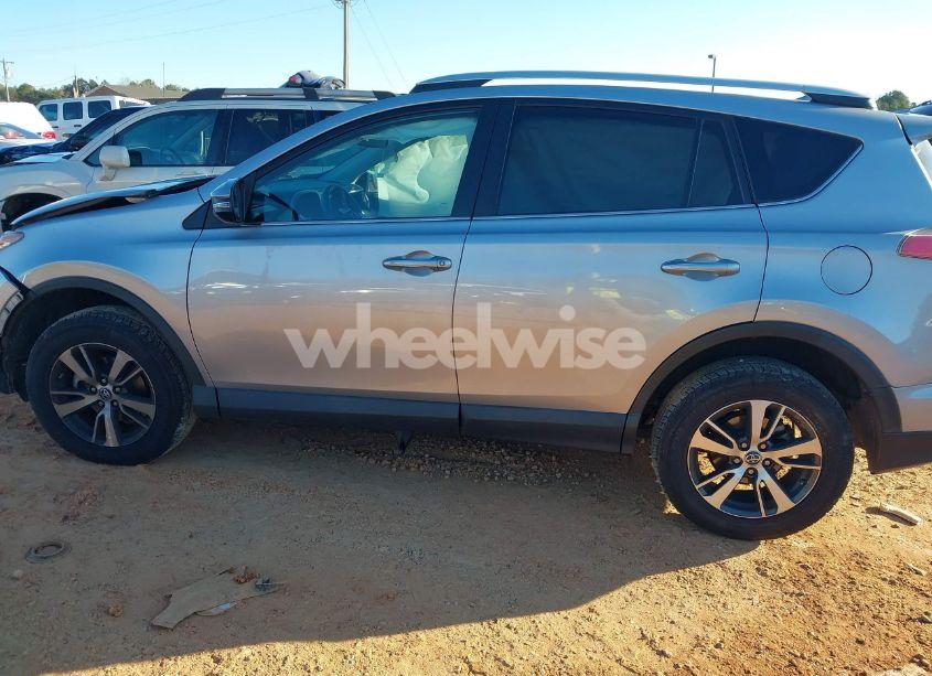 Photo 14 of 2016 Toyota Rav4 XLE (VIN 2T3WFREV0GW282440)