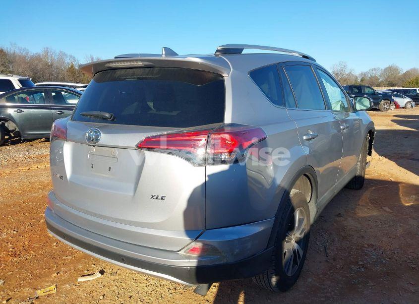 Photo 4 of 2016 Toyota Rav4 XLE (VIN 2T3WFREV0GW282440)