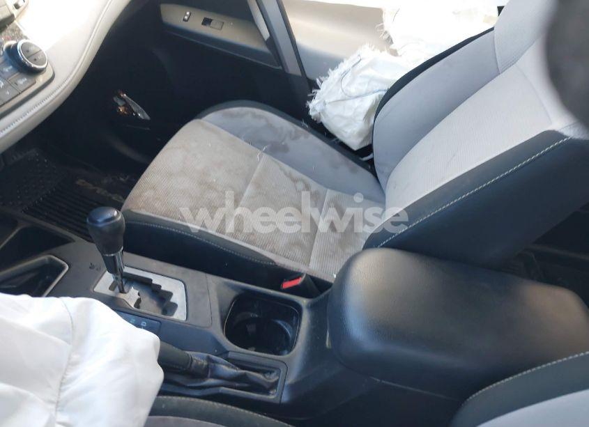 Photo 6 of 2016 Toyota Rav4 XLE (VIN 2T3WFREV0GW282440)