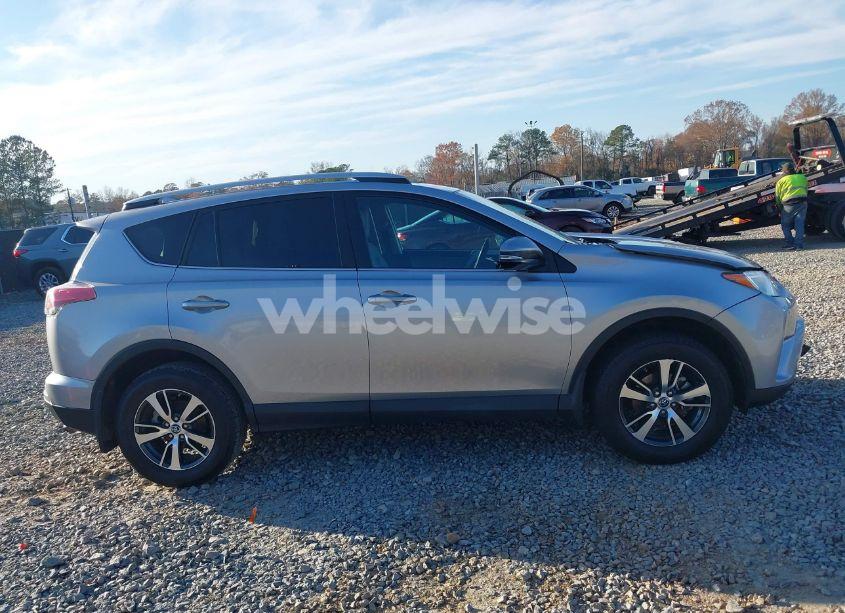 Photo 13 of 2016 Toyota Rav4 XLE (VIN 2T3WFREV0GW299447)